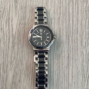 TAG Heuer Elegant Black and Silver women’s watch.